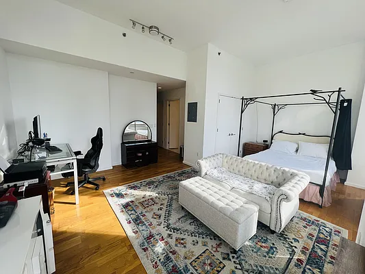 Rented by Living Quest Real Estate Inc. | media 31