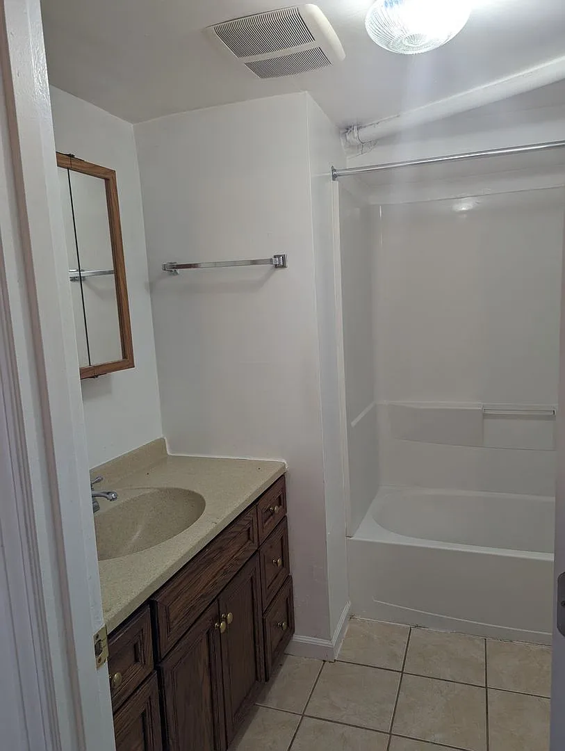 $950 - 1 Bedroom 1 Bath Duplex - Newly Remodeled, Less than 1 Mile to South Dakota School of Mines! — Photo 4