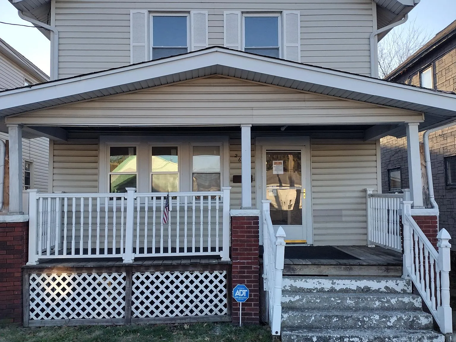 3 bed, 1320 sqft, $1,300 — Photo 1