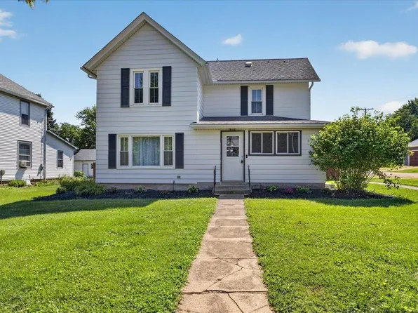 411 Main St, Leaf River, IL 61047