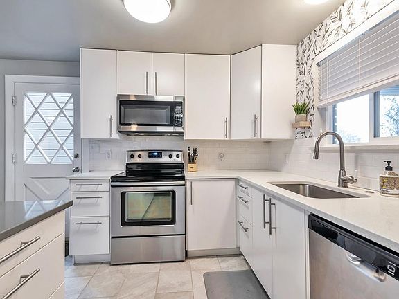 4th image of 1039 W Shields Ln