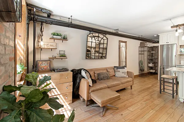 Sold by HomeDax Real Estate | media 4