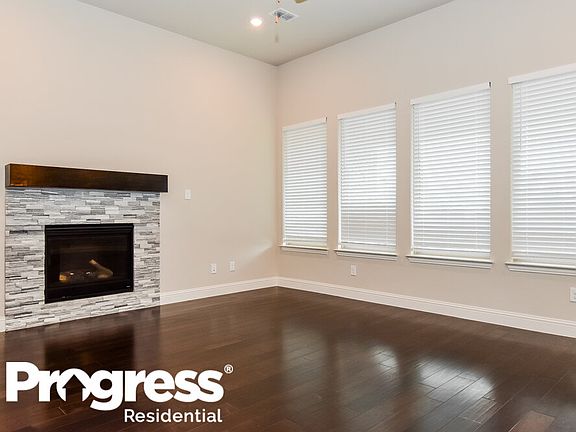 4th image of 300 Nakoma Dr