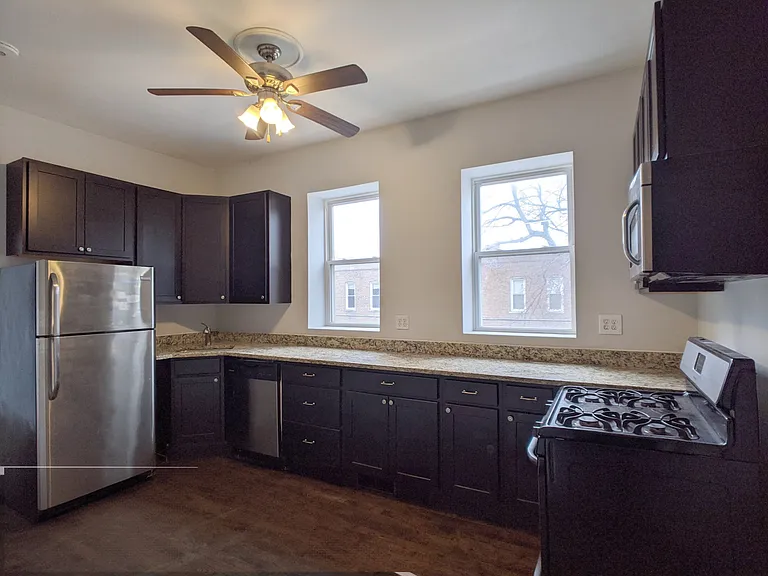 2257 W Hirsch St #1W — Photo 5