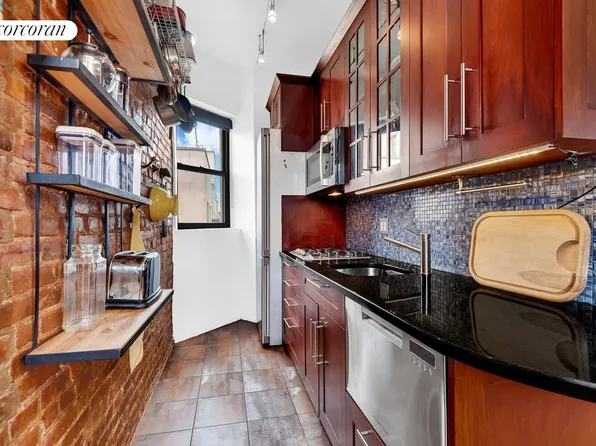 613 East 6th Street image 3 of 10