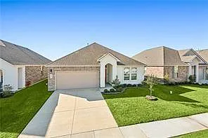 4 bed, 2.0 bath, 1867 sqft, $2,200 — Photo 2