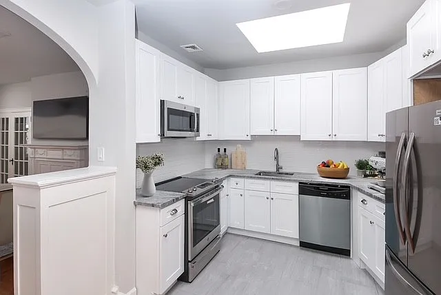 1 bed, 850 sqft, $1,725 — Photo 3