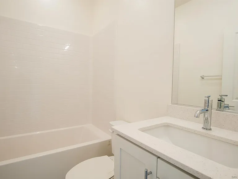 516 Avienda Ctr #106 — Photo 14