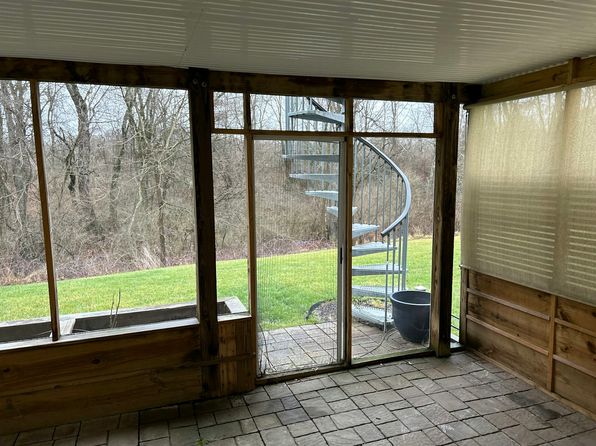 120 Robert St, Imperial, PA 15126