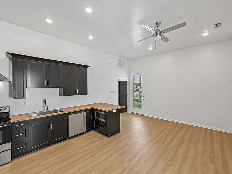 Cottage Court — Photo 15