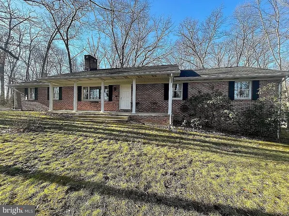 2414 Grade Rd, Falling Waters, WV 25419