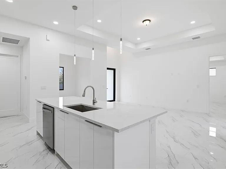1436 Graham Cir — Photo 9