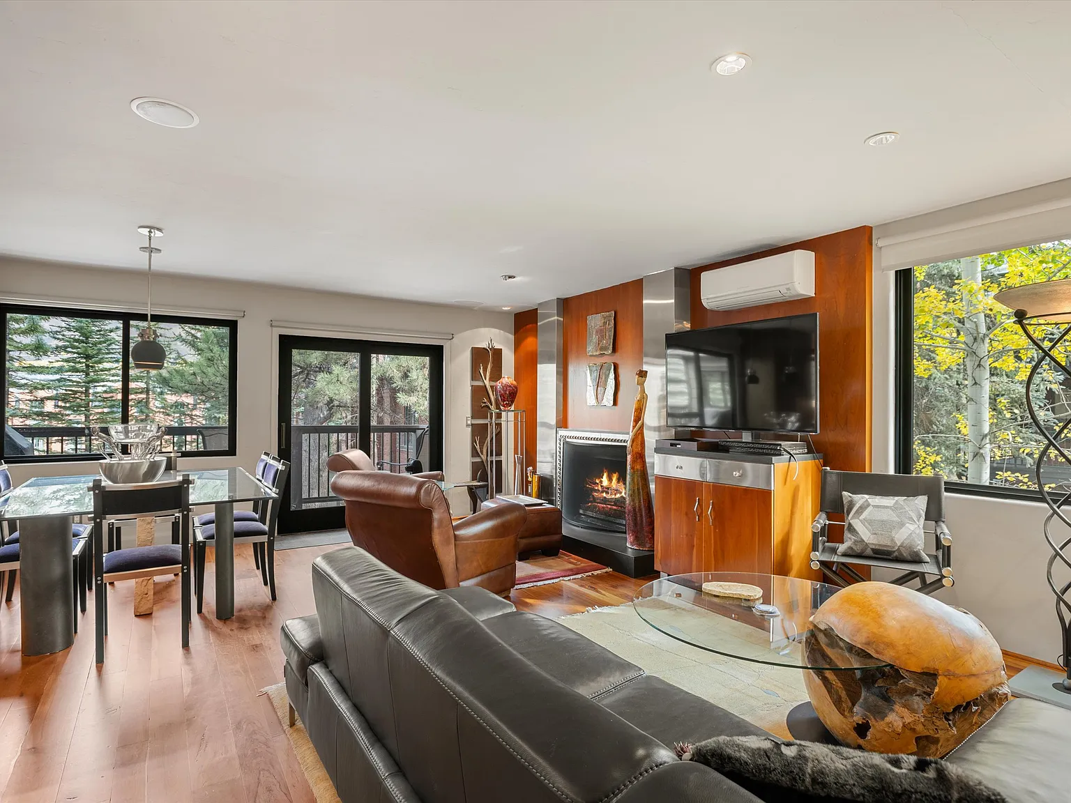 4 bed, 4.5 bath, 1852 sqft, $40,000 — Photo 2