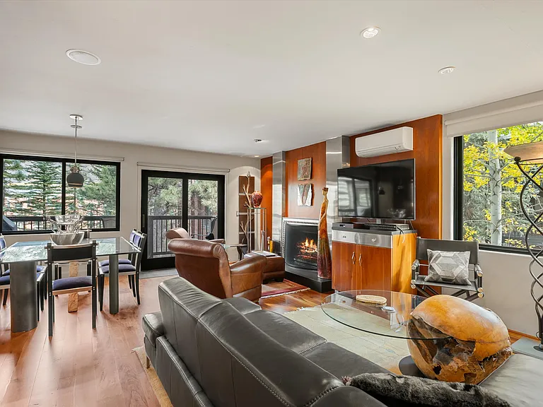 650 S Monarch St #9 — Photo 2