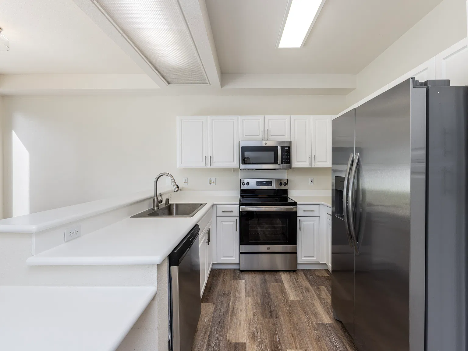 2 bed, 857 sqft, $3,500 — Photo 4