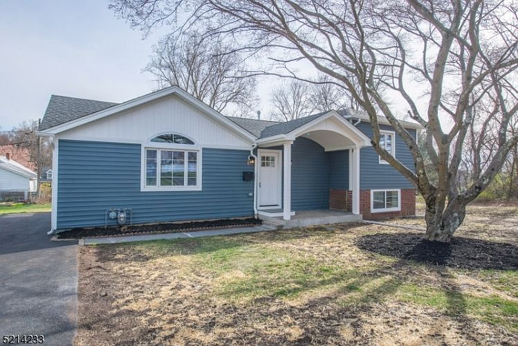 1st image of 18 Clover Pl