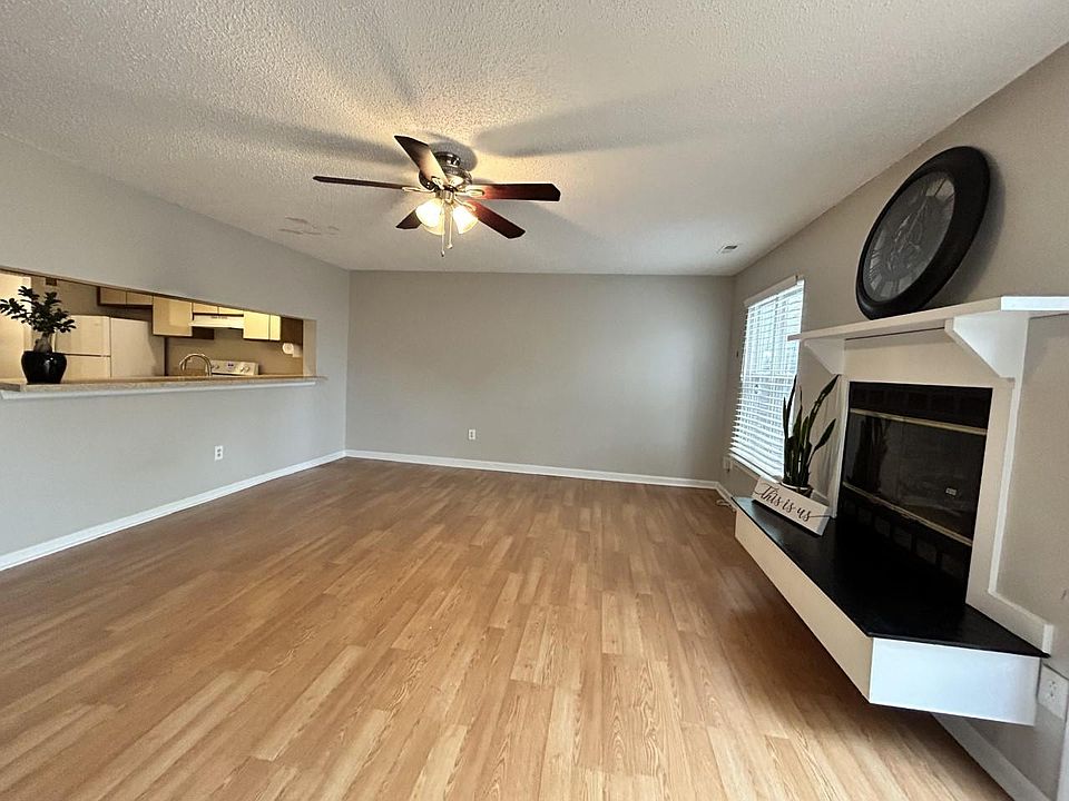 1st image of 4704 Woodglen Ct