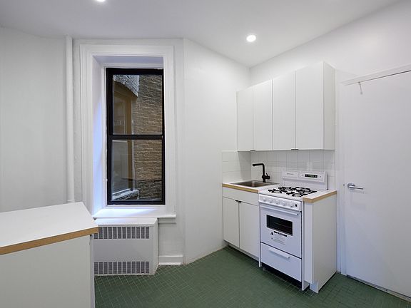 4th image of 188 Avenue Of The Americas APT 2RS