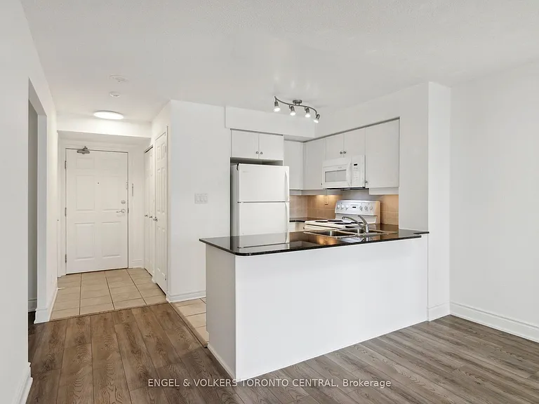 19 Barberry Pl #711 — Photo 13