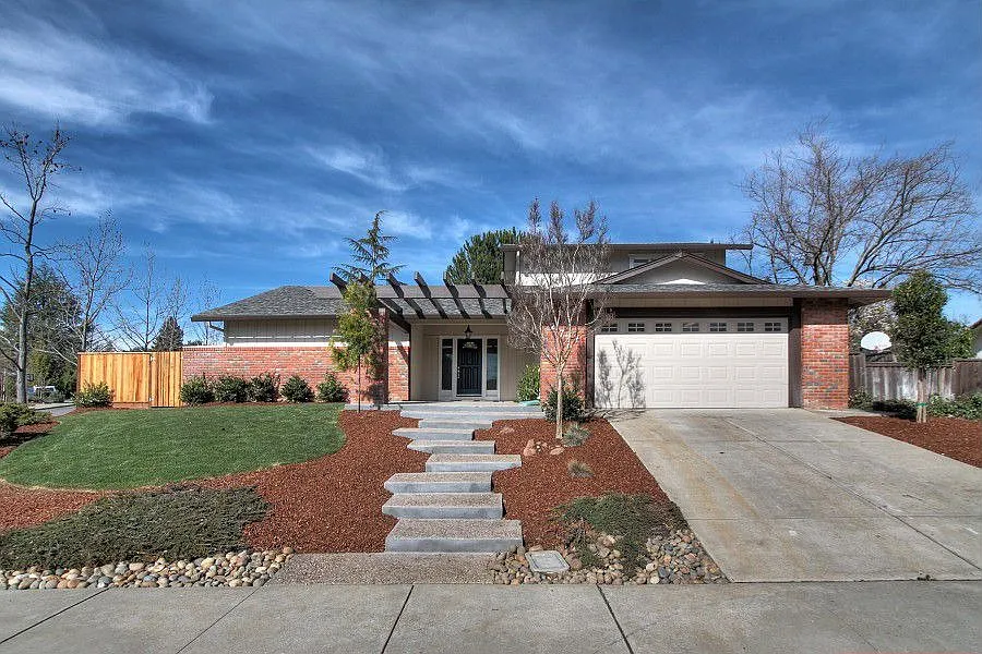 2711 Superior Dr photo 1