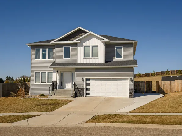 3936 Lone Peak Dr, Bismarck, ND 58503