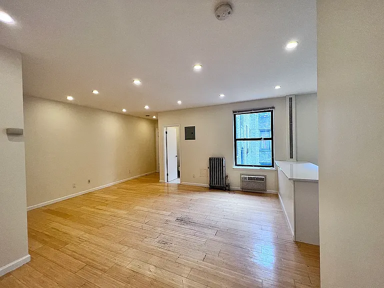 562 W 189th St #4 — Photo 4