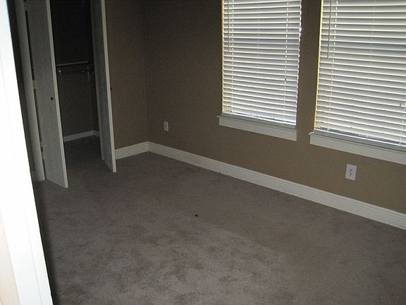 4th image of 404 Live Oak St