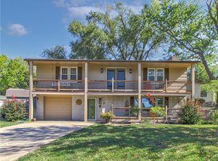 300 SE 19th St, Oak Grove, MO 64075