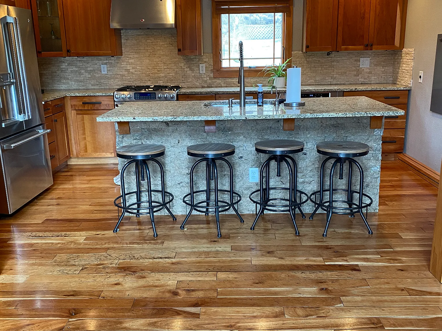 3 bed, 2800 sqft, $6,000 — Photo 3