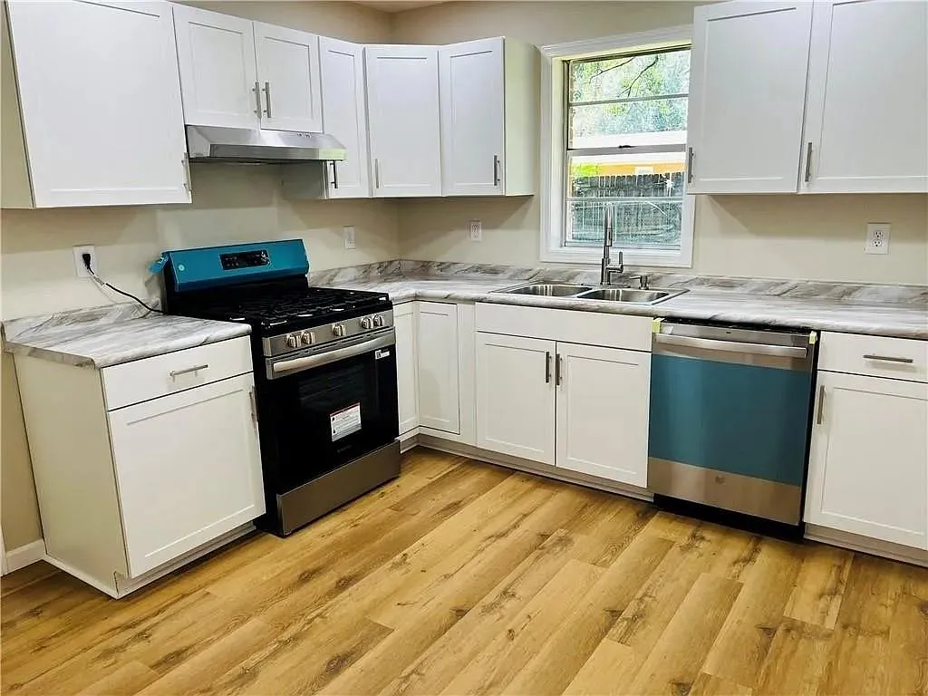 3 bed, 1.0 bath, 1269 sqft, $1,400 — Photo 3