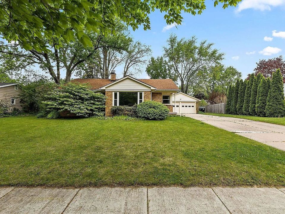 1st image of 809 E Meadowbrook Dr