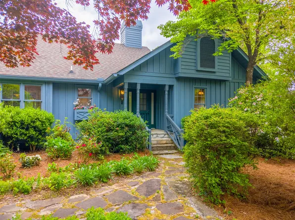 29 Cottage Drive, Sapphire, NC 28774