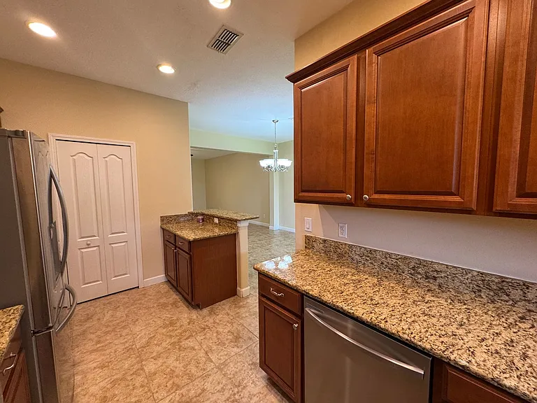 2832 Adelaide Ct — Photo 5