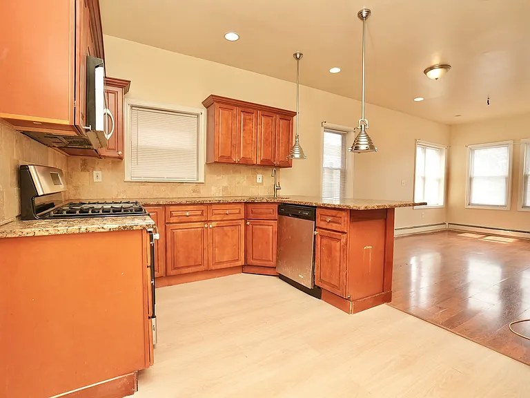 79 Chestnut St #1 — Photo 3