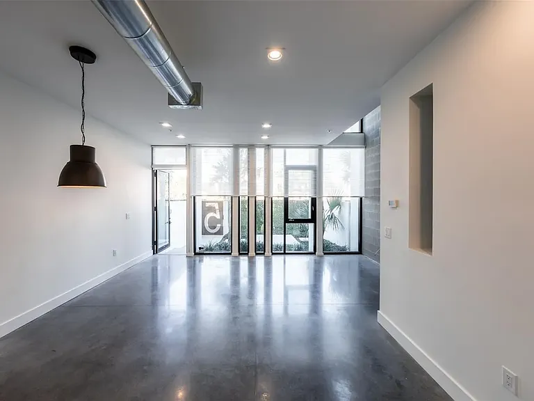 154 2nd St SW #2 — Photo 11
