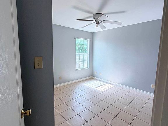 3rd image of 2419 Barrios St APT 3