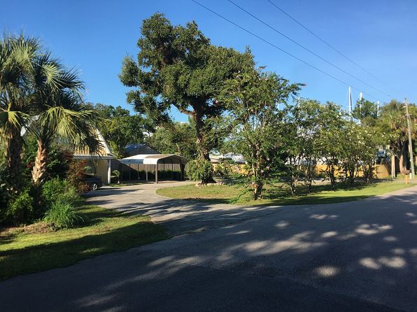 123 Riverbend Dr