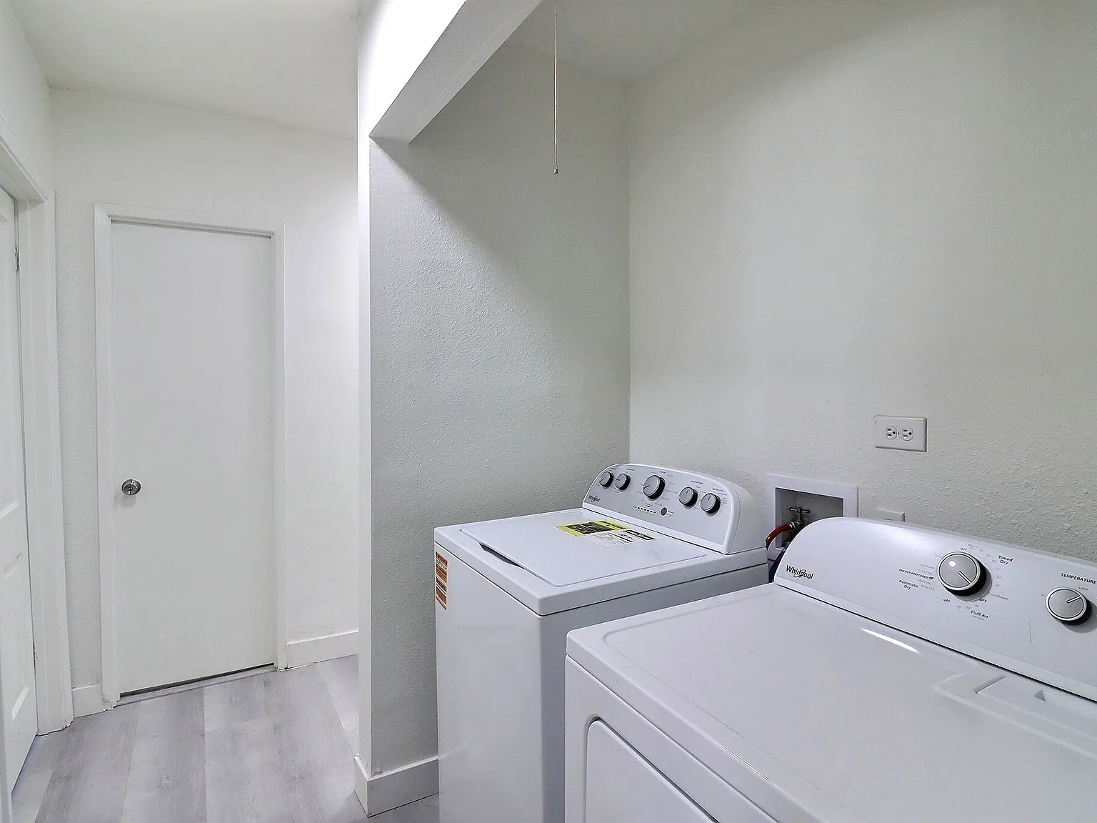 3 bed, 1400 sqft, $4,350 — Photo 4