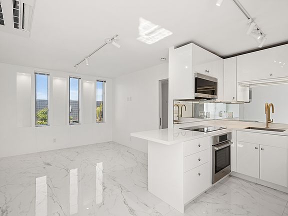 2nd image of 705 E Balboa Blvd Suite A