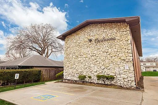1 bed, 700 sqft, $649 — Photo 1