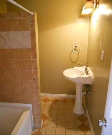 5th image of 14031 Glenn Dr
