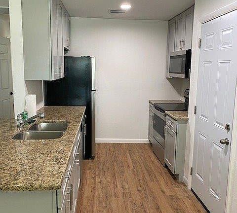 3rd image of 2105 Lake Margaret Dr