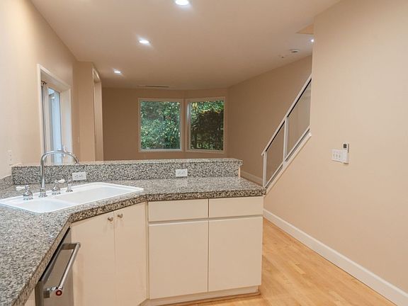 2nd image of 8035 SE 33rd Pl APT 4