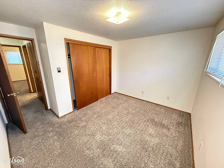 1009 S 41st Ave — Photo 6
