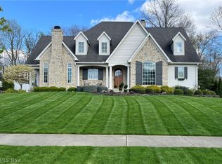 62 Stratford Rd, Hudson, OH 44236