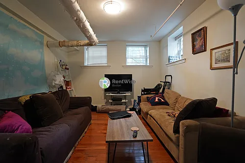 6 Camelot Ct #C Photo 1