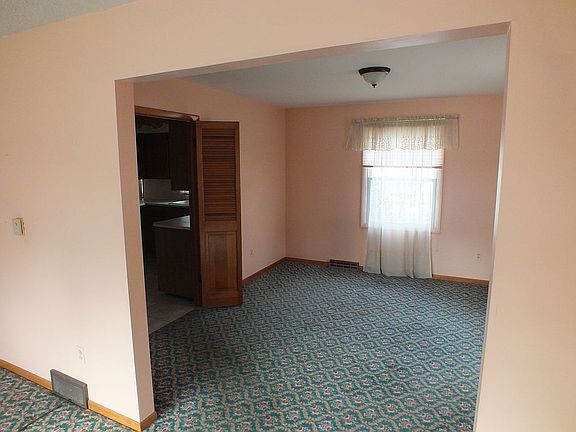 5th image of 631 Russwood St NE