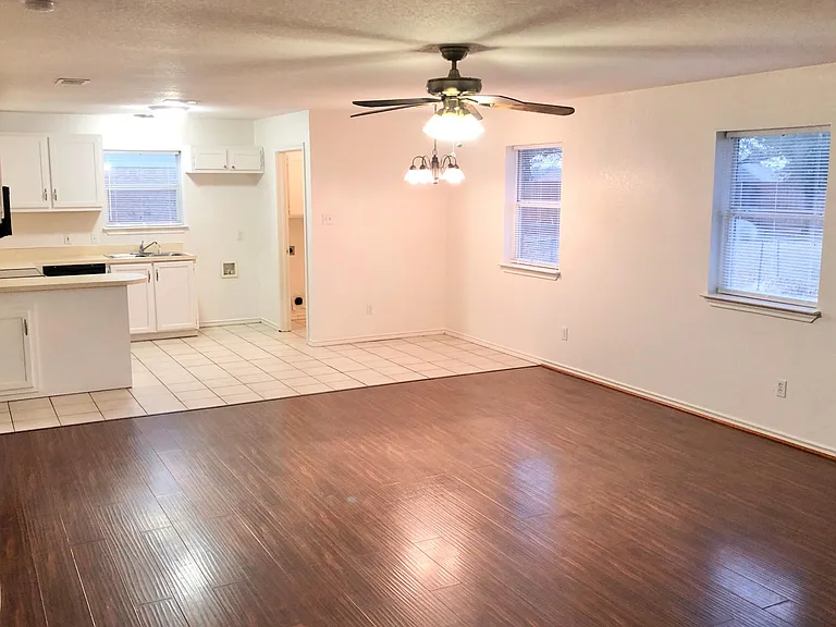 308 Kathy Ln — Photo 1