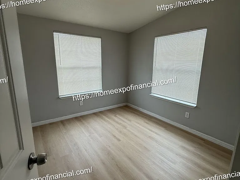 26590 Franklin Ave — Photo 16