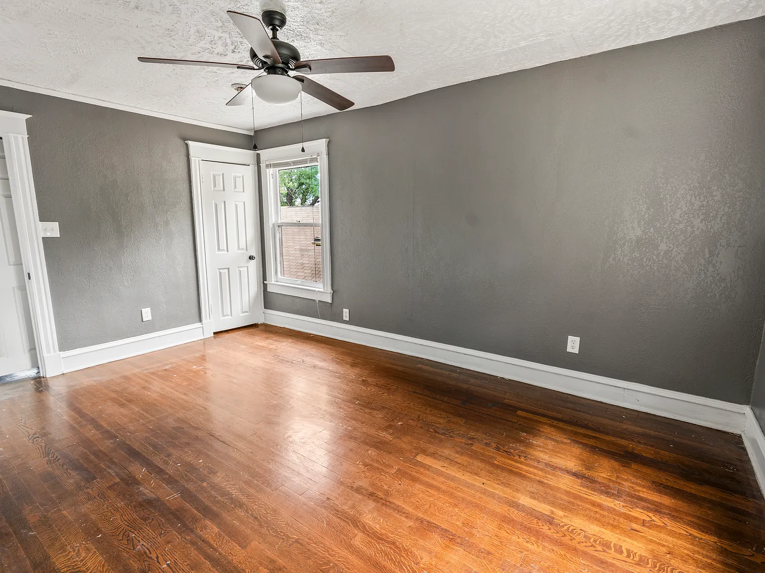 5 bed, 2130 sqft, $1,895 — Photo 3